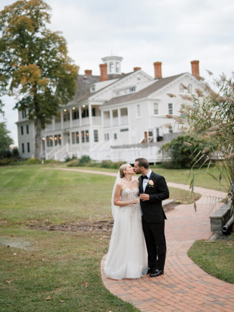 Kent island resort hotel bride and groom portraits 